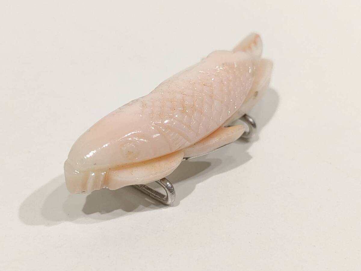 1円~☆【珊瑚 帯留め 鯉彫刻】サンゴ/和装小物/7.6g/4.4㎝/淡ピンク/帯飾り☆拍卖