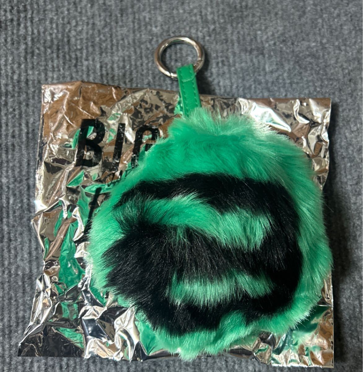 BIGBANG 公式グッズ TOP タプ グッズ ファー チャーム 拍卖