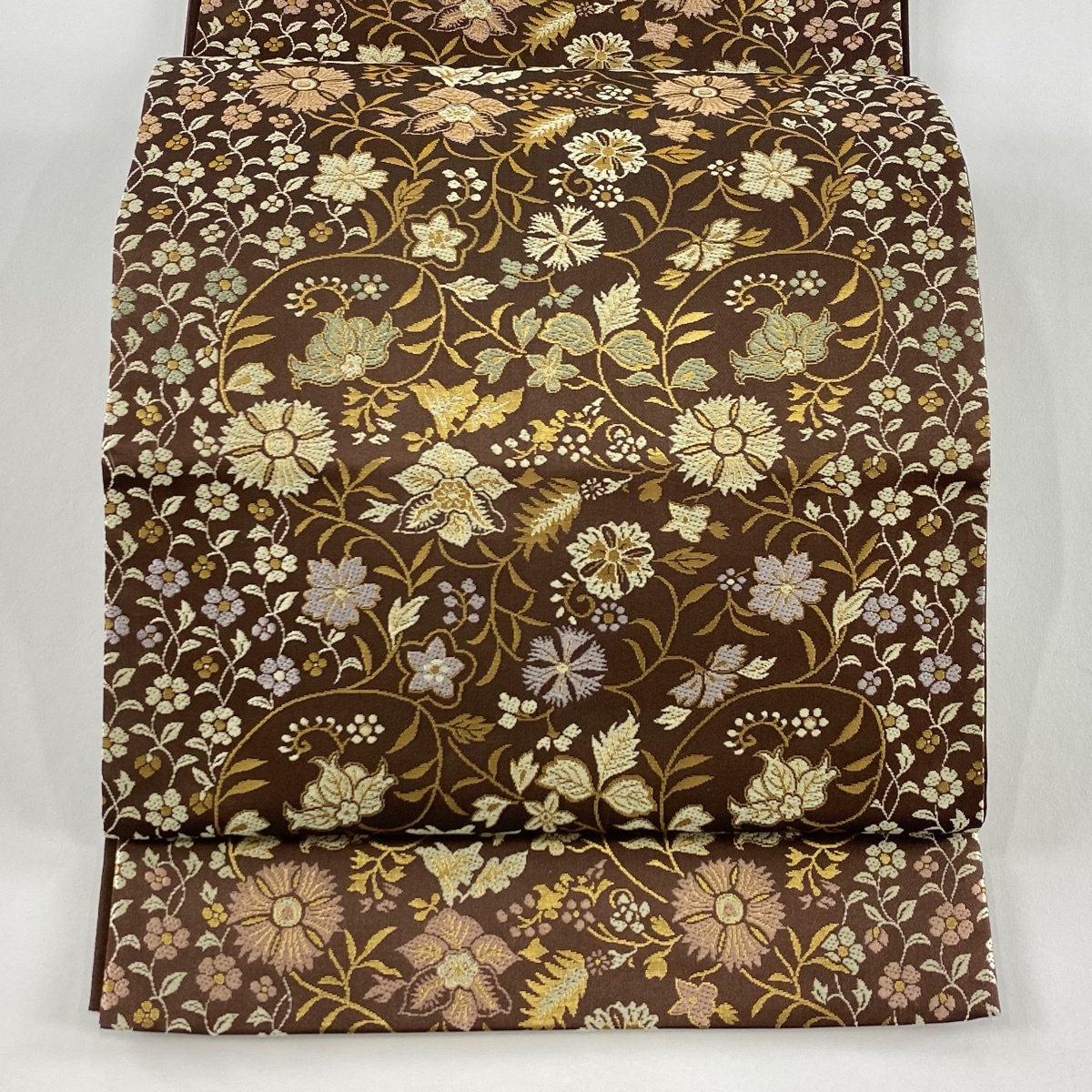 【美品】 袋帯 名品 箔屋清兵衛 落款 正絹錦織 花唐草 箔 焦茶色 六通 正絹 【中古】拍卖