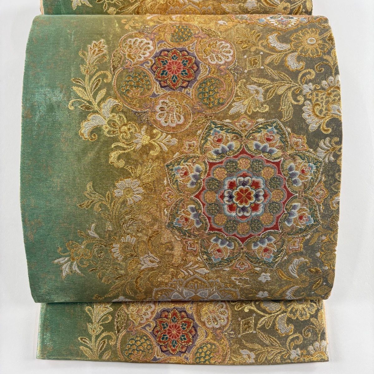 袋帯 秀品 関西仕立て 華文 花唐草 刺繍 金糸 金色 六通 正絹 【中古】拍卖