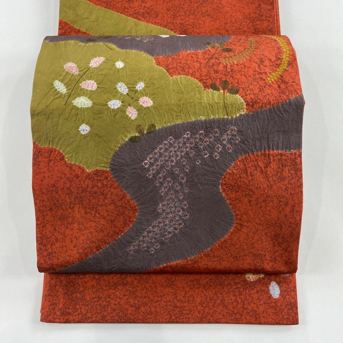 袋帯 秀品 紬地 草花 雲文 金彩 絞り 朱色 お太鼓柄 正絹 【中古】拍卖