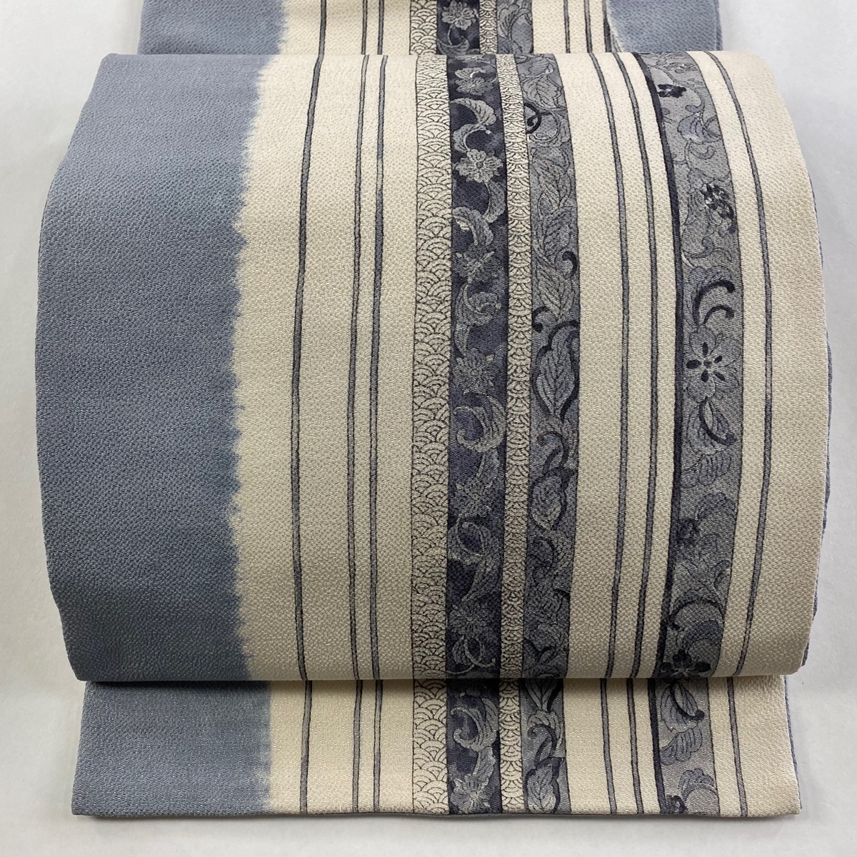 開き名古屋帯 秀品 花唐草 縞 縮緬 絞り 青灰色 正絹 【中古】拍卖