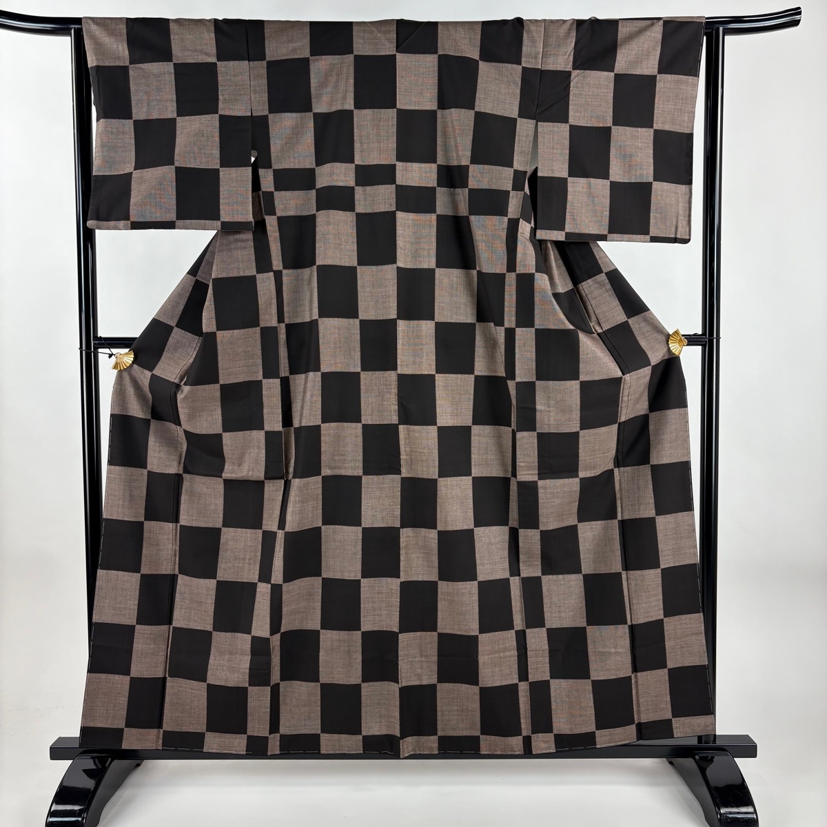 【美品】 紬 身丈160cm 裄丈63cm S 袷 市松 焦茶色 正絹 秀品 【中古】拍卖