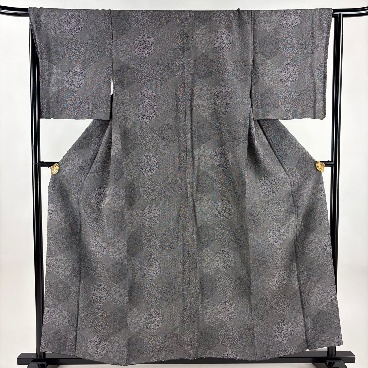 【美品】 江戸小紋 身丈157cm 裄丈65cm M 袷 やまと 寄せ柄 麻の葉 黒灰 正絹 名品 【中古】拍卖