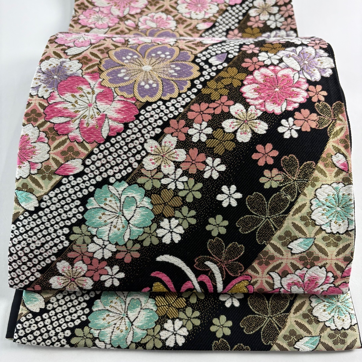 【美品】 袋帯 秀品 桜 七宝 唐織 箔 黒 六通 正絹 【中古】拍卖