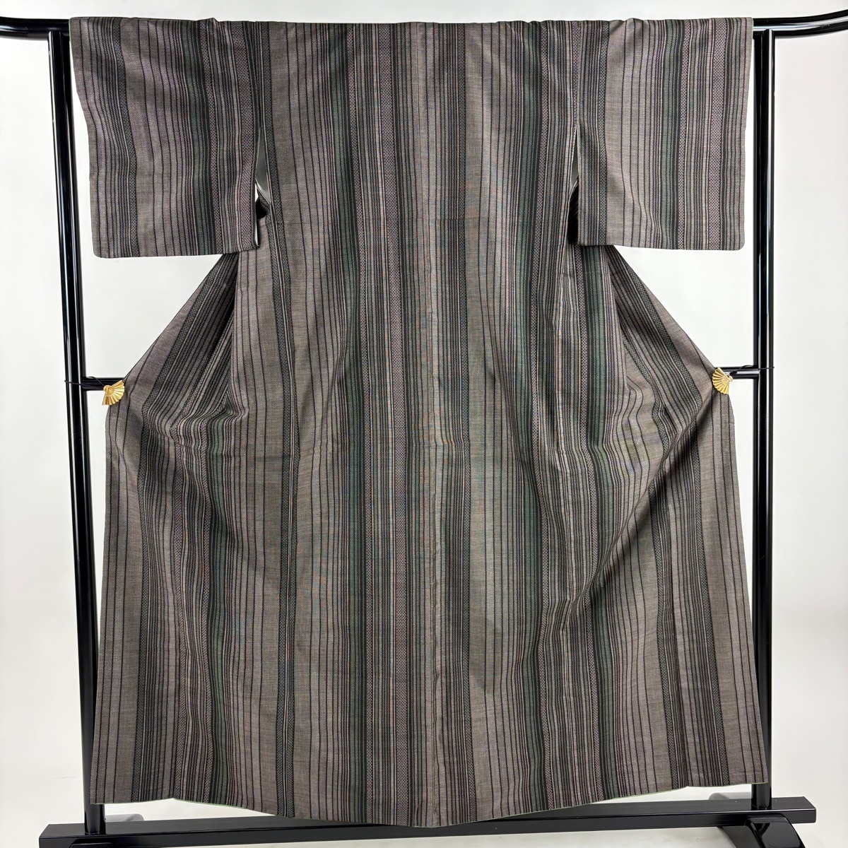 大島紬 身丈157.5cm 裄丈63cm S 袷 純泥染 証紙 縦縞 灰茶 正絹 秀品 【中古】拍卖