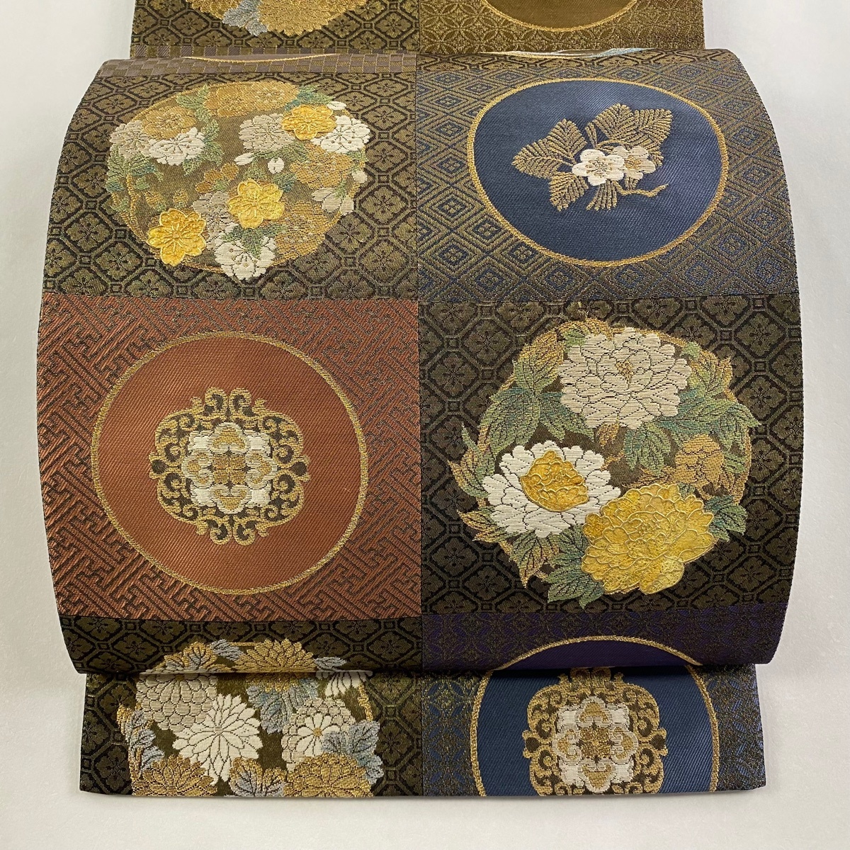 【美品】 袋帯 名品 じゅらく 落款 花丸文 華文 金糸 箔 金色 お太鼓柄 正絹 【中古】拍卖