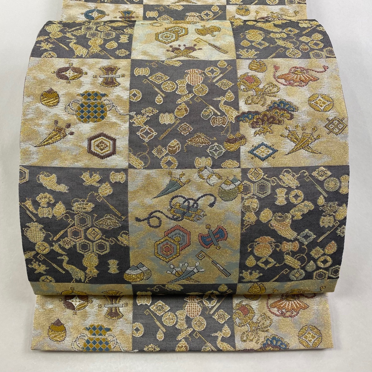 【美品】 袋帯 名品 宝尽くし 市松 金糸 箔 墨色 六通 正絹 【中古】拍卖