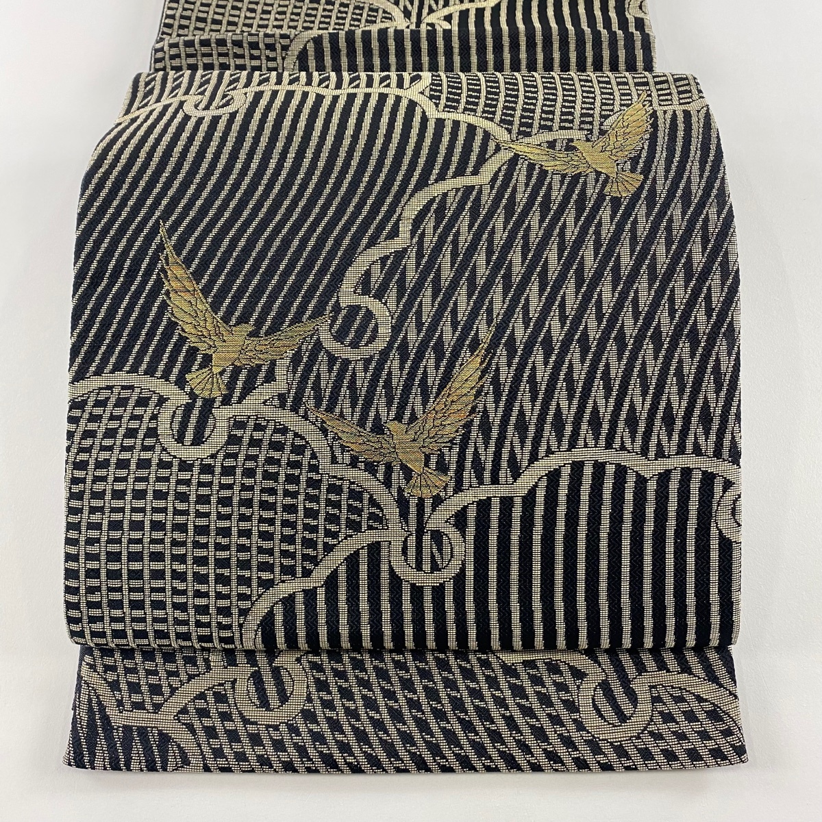 【美品】 袋帯 名品 斉藤三才 落款 三才鳥 雪輪 金糸 黒 六通 正絹 【中古】拍卖