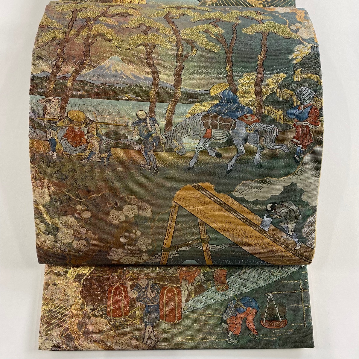 【美品】 袋帯 秀品 風景 人馬 金糸 箔 金色 お太鼓柄 正絹 【中古】拍卖