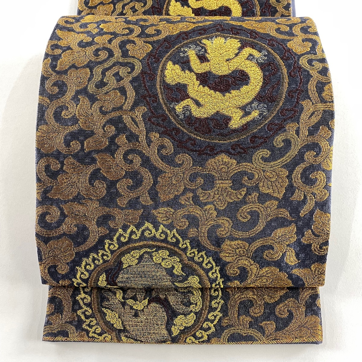 【美品】 袋帯 名品 関西仕立て 唐草 金糸 箔 濃紫 六通 正絹 【中古】拍卖