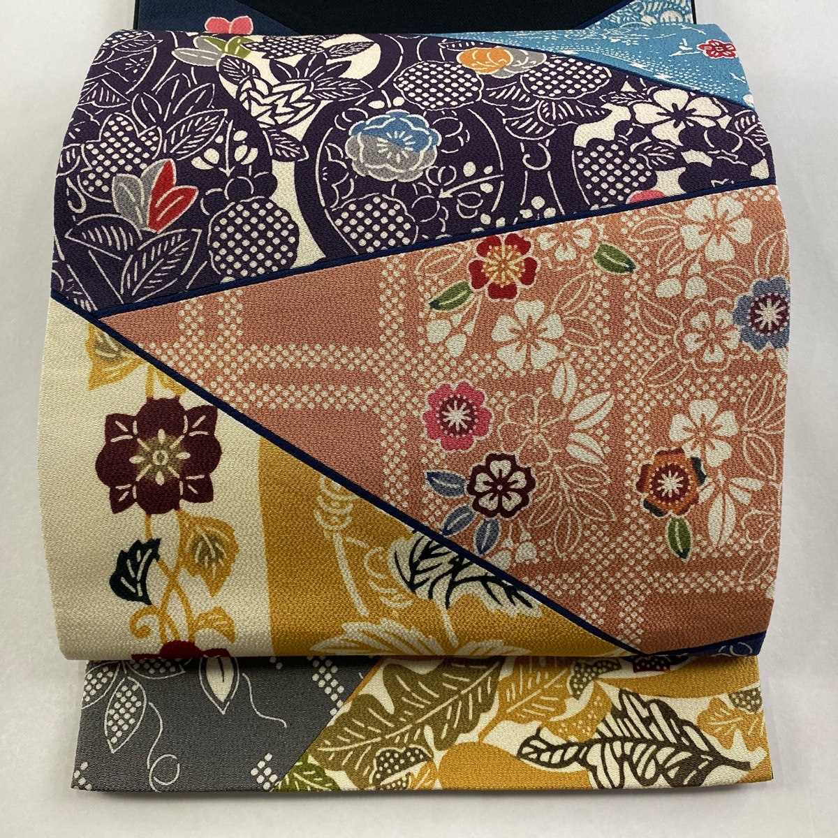 【美品】 袋帯 逸品 栗山吉三郎 落款 草花 縮緬 紫 お太鼓柄 正絹 【中古】拍卖