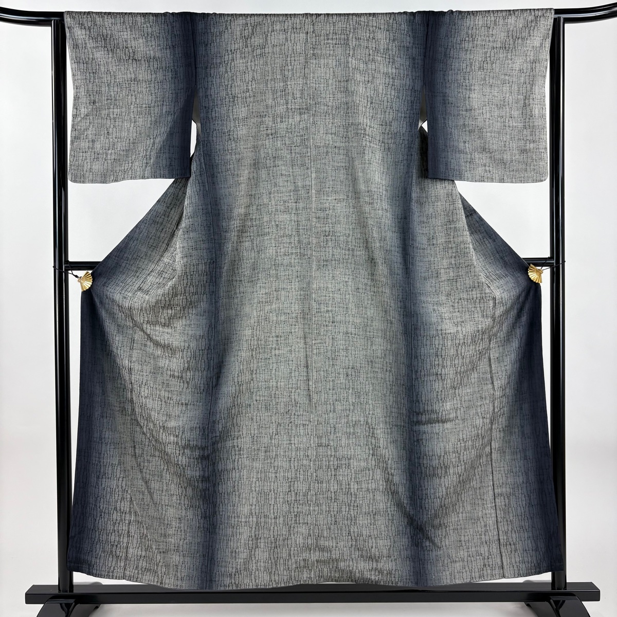 【美品】 紬 身丈157cm 裄丈63.5cm S 袷 幾何学模様 縞 灰色 正絹 秀品 【中古】拍卖