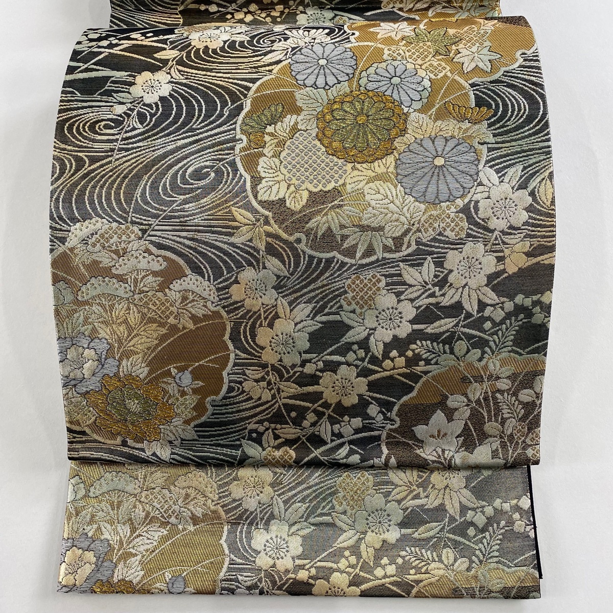 【美品】 袋帯 秀品 琳派雪輪取文 流水 箔 唐織 黒灰 六通 正絹 【中古】拍卖