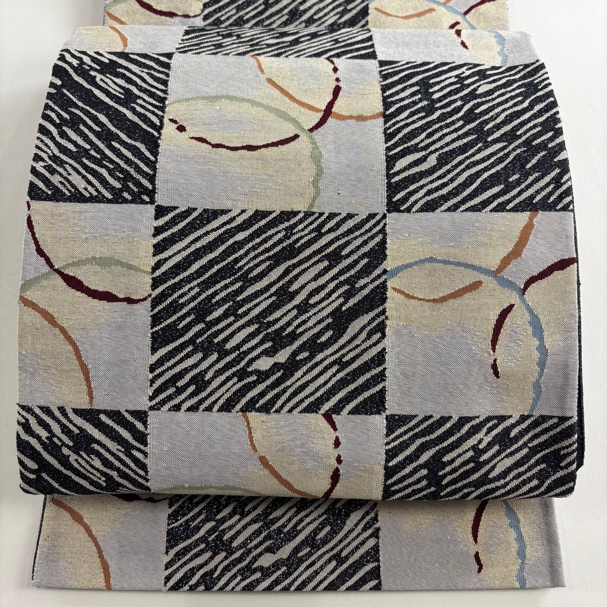 袋帯 秀品 落款 市松 輪繋ぎ 銀通し 墨色 お太鼓柄 正絹 【中古】拍卖