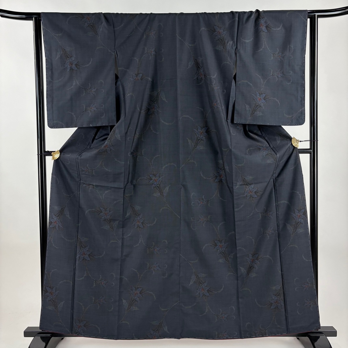 【美品】 大島紬 身丈160.5cm 裄丈65cm M 袷 純泥染 証紙 花唐草 濃紺 正絹 秀品 【中古】拍卖