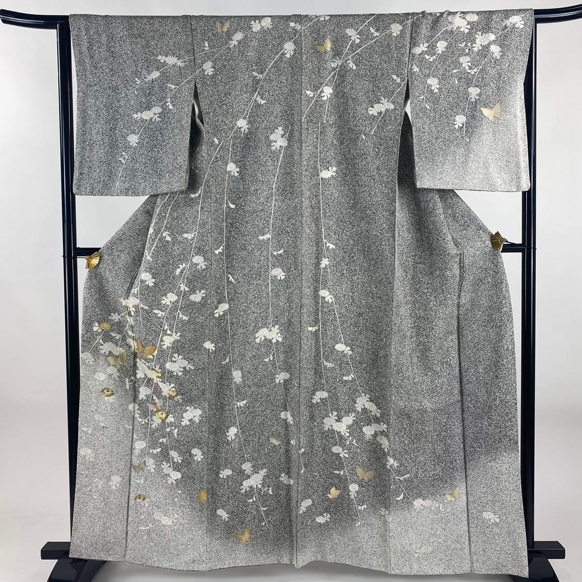 【美品】 訪問着 身丈162cm 裄丈64.5cm M 袷 鈴乃屋 蝶 菊 金銀糸 金銀彩 黒灰 正絹 秀品 【中古】拍卖