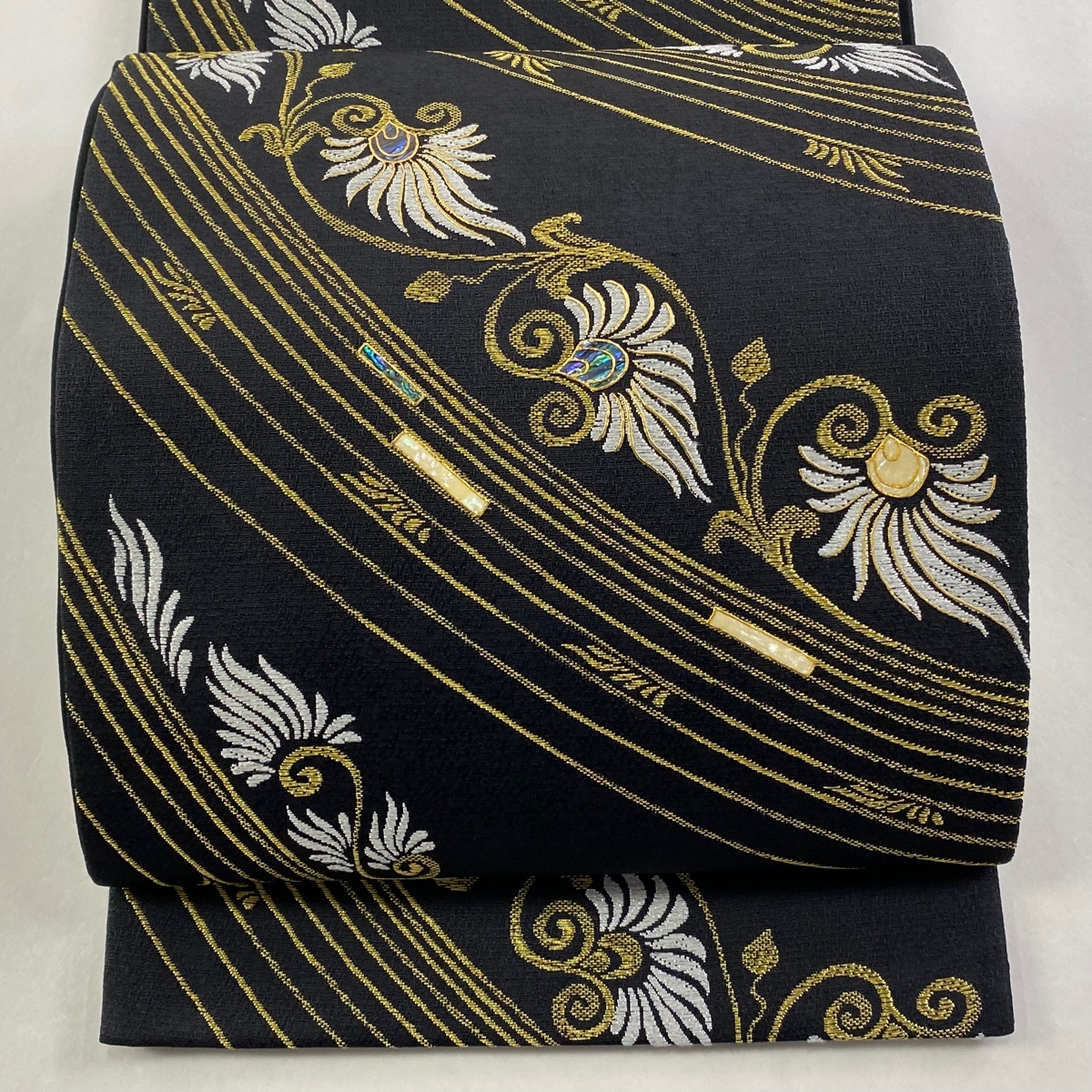 【美品】 袋帯 逸品 花唐草 金糸 螺鈿 黒 お太鼓柄 正絹 【中古】拍卖