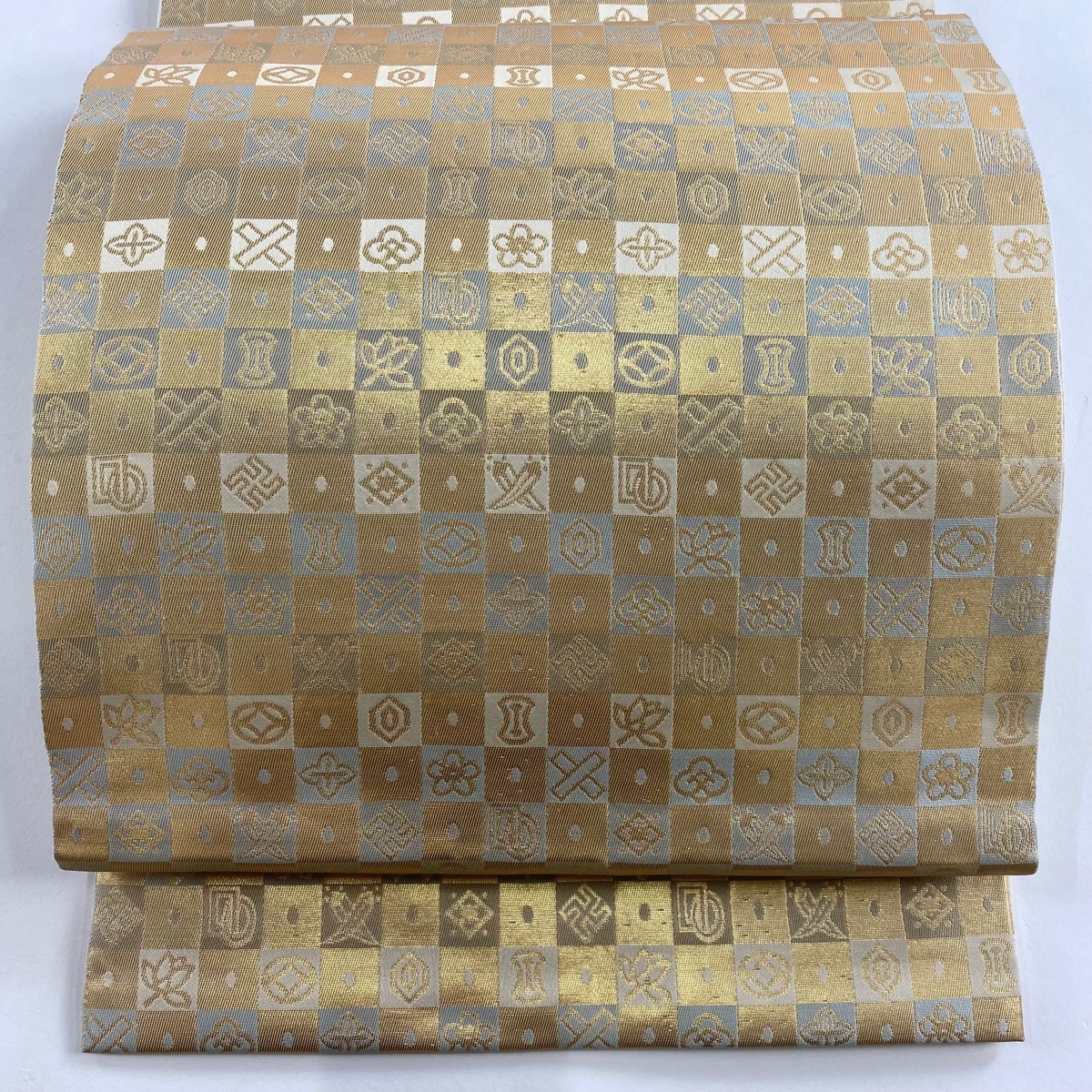 【美品】 袋帯 名品 川島織物 落款 市松 宝尽くし 金色 六通 正絹 【中古】拍卖