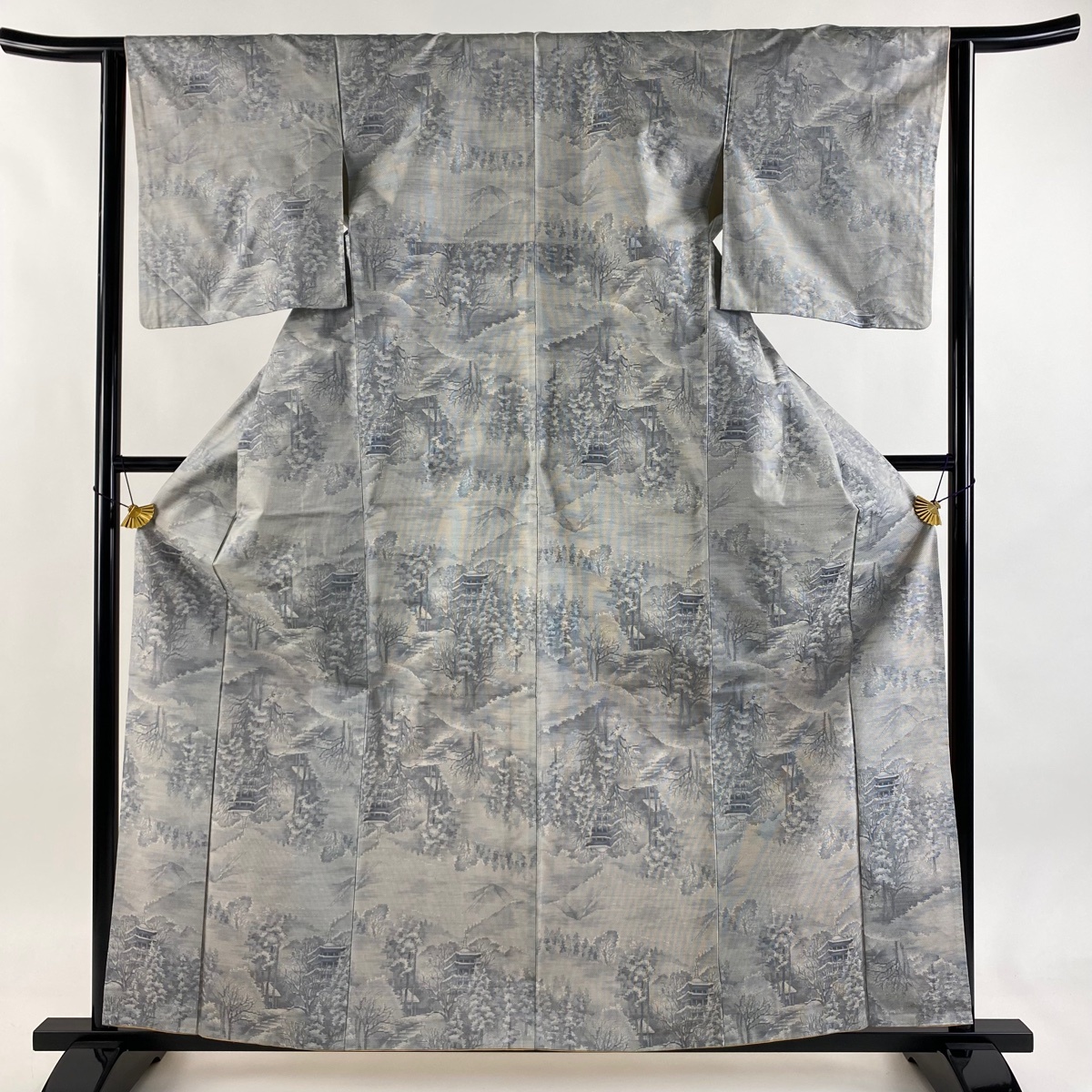 【美品】 大島紬 身丈161cm 裄丈63cm S 袷 都喜ヱ門 証紙 建物 樹木 青灰色 正絹 逸品 【中古】拍卖