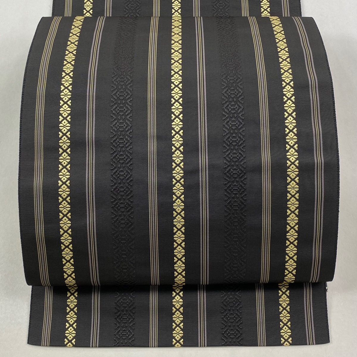 【美品】 名古屋帯 名品 八寸名古屋帯 松葉仕立て 縞 幾何学 黒灰 正絹 【中古】拍卖