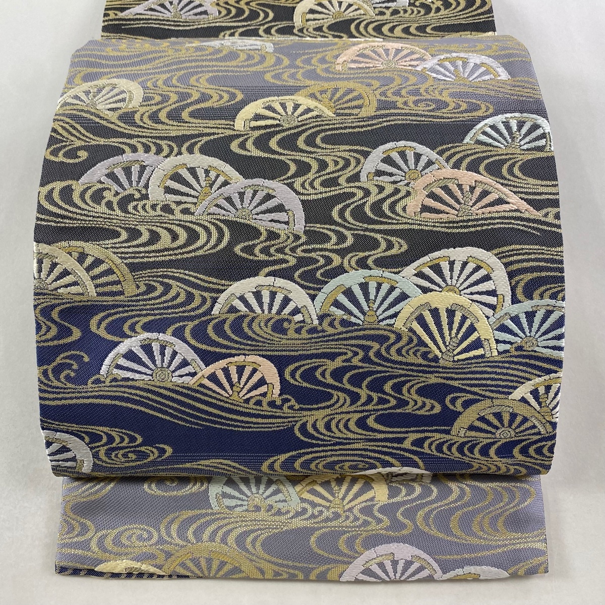 【美品】 袋帯 名品 片輪車 流水 金糸 刺繍 青灰色 六通 正絹 【中古】拍卖