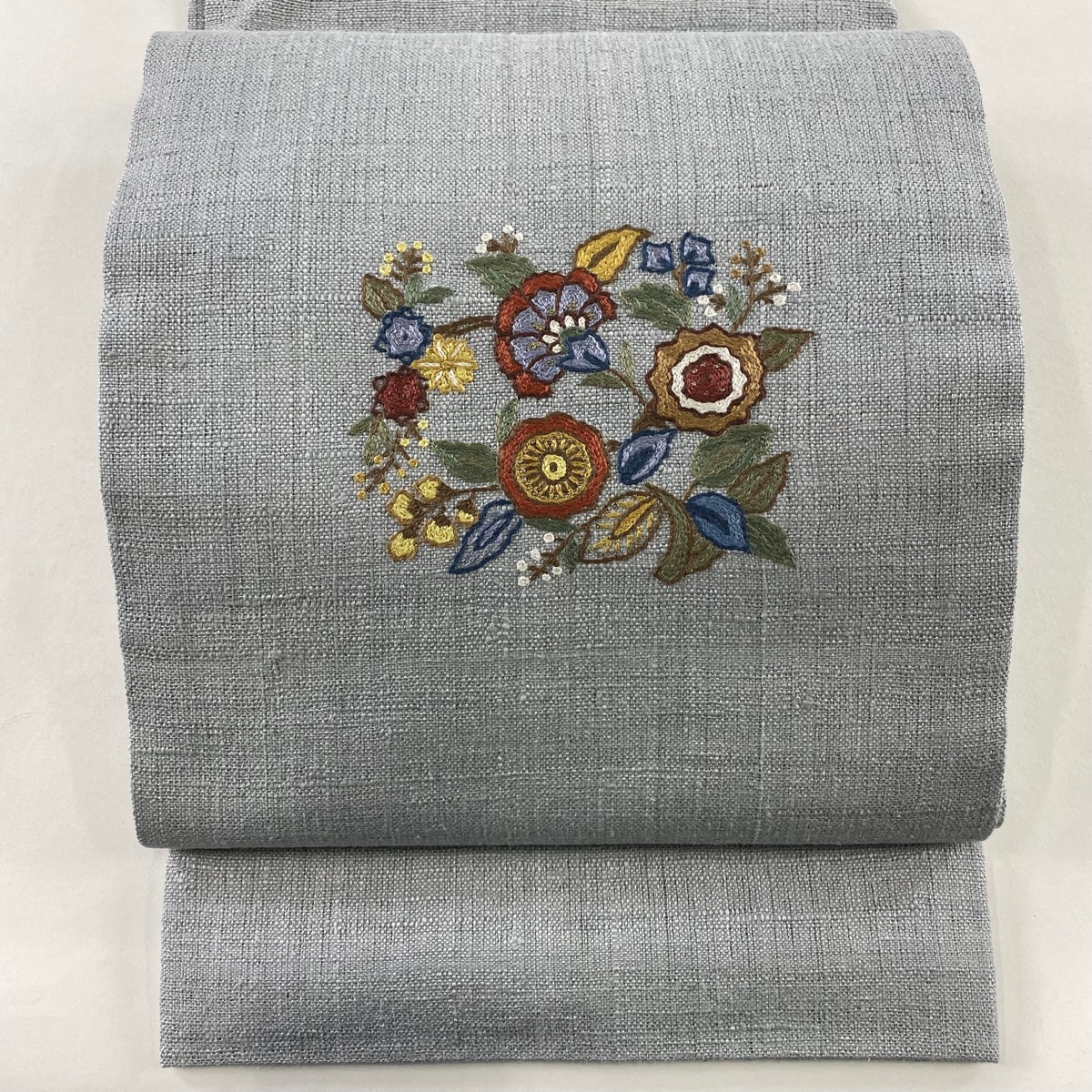 開き名古屋帯 秀品 草花 刺繍 金糸 灰色 正絹 【中古】拍卖