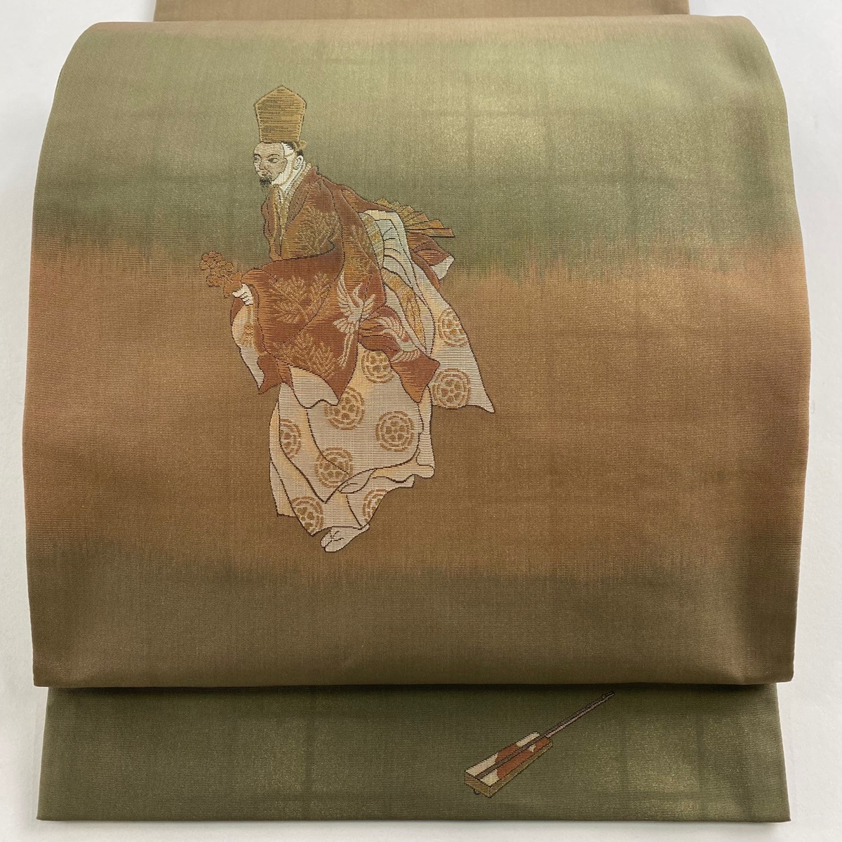 【美品】 袋帯 名品 落款 菱屋六右ヱ門 人物 横段 金糸 金彩 茶緑色 お太鼓柄 正絹 【中古】拍卖