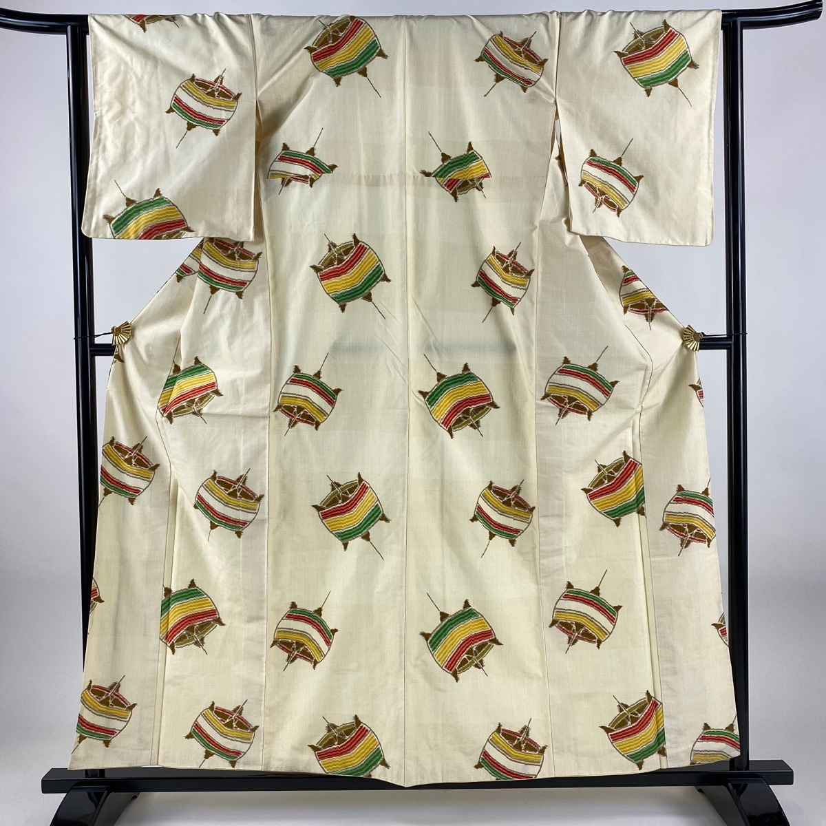 【美品】 紬 身丈158.5cm 裄丈63.5cm S 袷 糸巻き ベージュ 正絹 秀品 【中古】拍卖