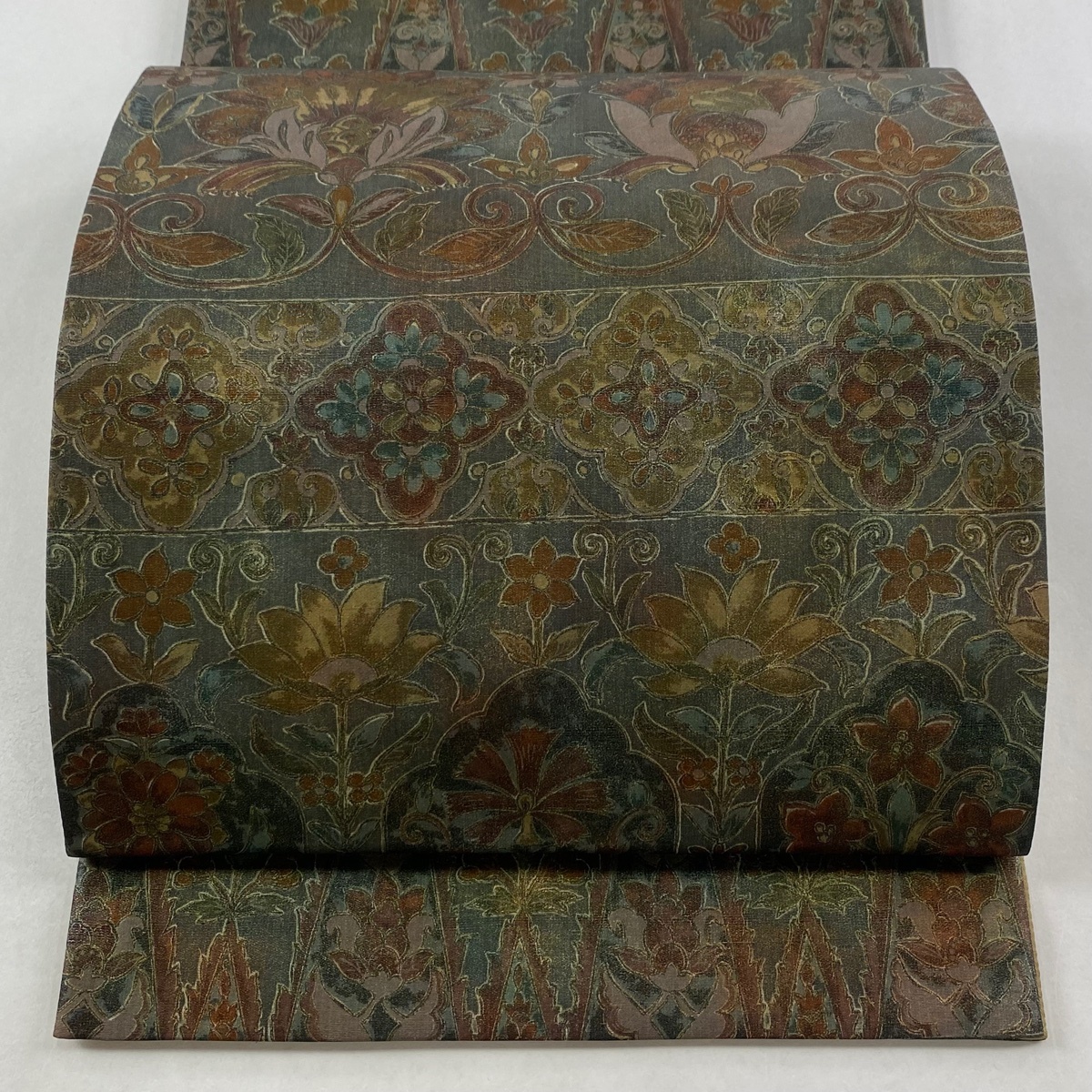 【美品】 袋帯 逸品 落款 紬地 伊那紬 草花 花唐草 金彩 灰緑 全通 正絹 【中古】拍卖