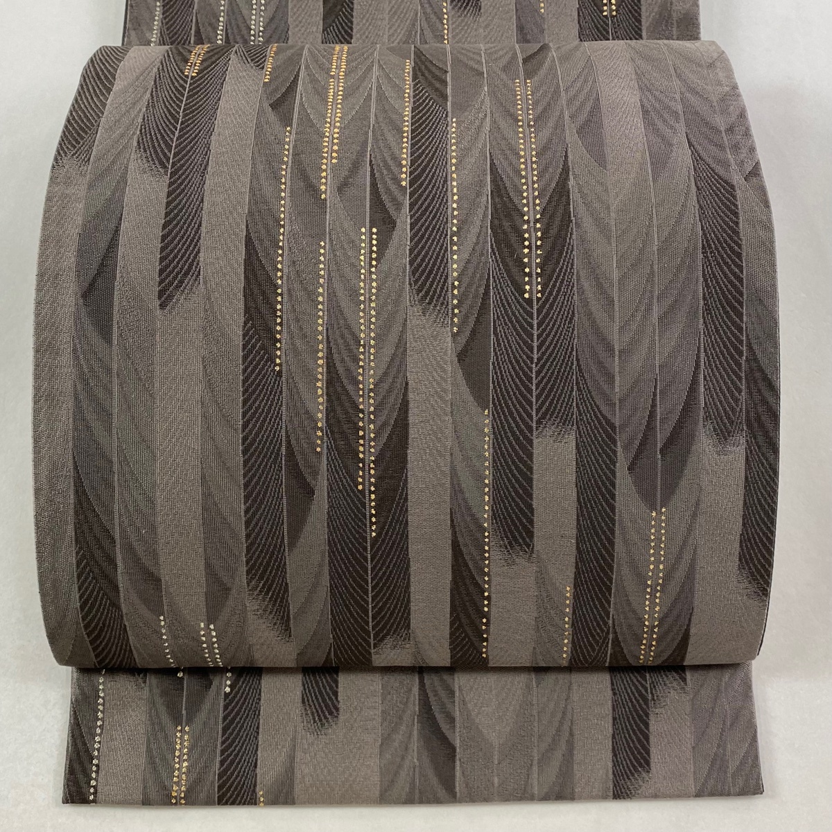 【美品】 袋帯 逸品 加納幸 落款 幾何学 金糸 灰茶 全通 正絹 【中古】拍卖