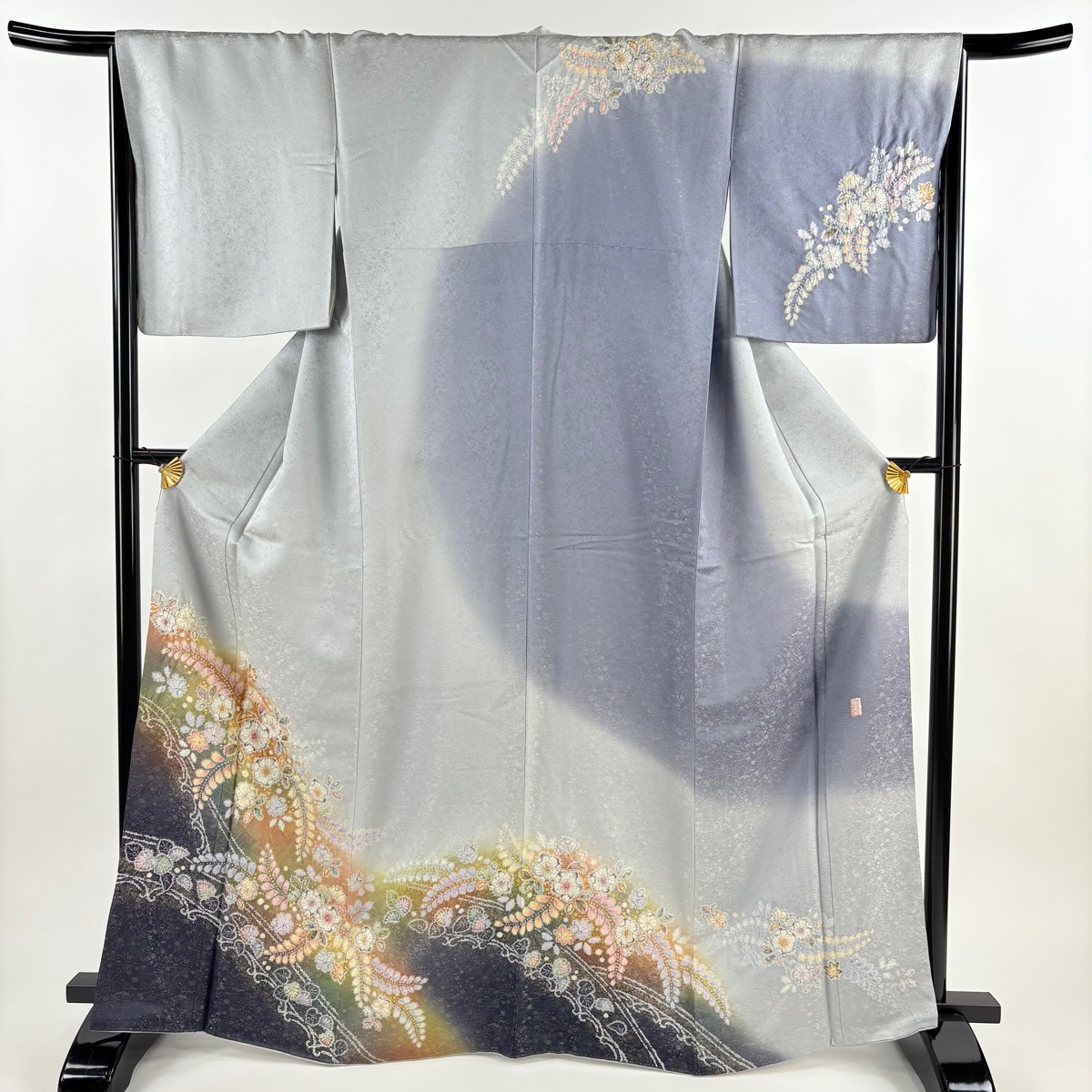 【美品】 訪問着 身丈168cm 裄丈66.5cm M 袷 徳永憲峯 落款 辻が花 銀通し 金彩 灰色 正絹 逸品 【中古】拍卖