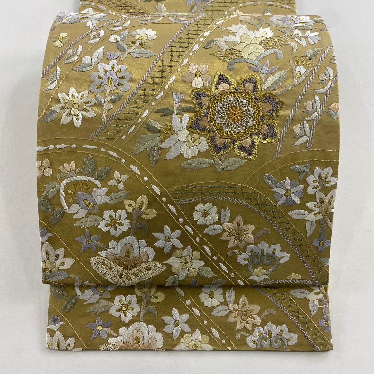 【美品】 袋帯 逸品 草花 刺繍 金銀糸 金色 六通 正絹 【中古】拍卖