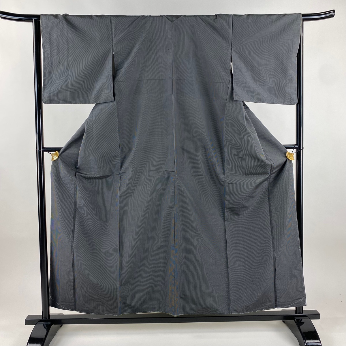 【美品】 紬 身丈157.5cm 裄丈64.5cm M 袷 縦縞 黒灰 正絹 秀品 【中古】拍卖