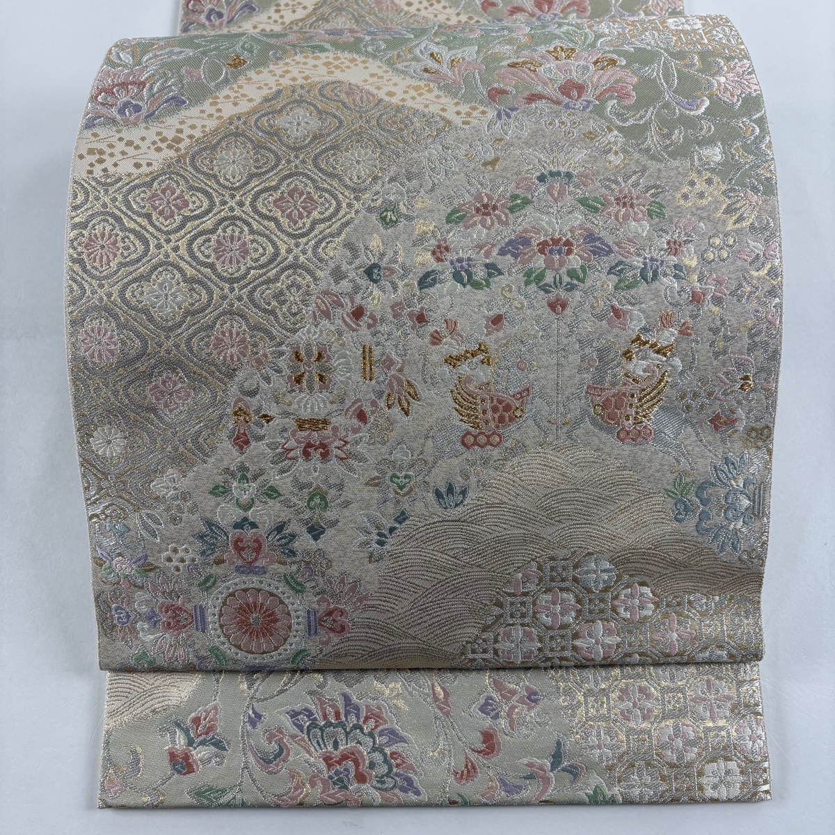 【美品】 袋帯 秀品 服部織物 落款 西陣 狩猟文 草花 刺繍 金銀糸 灰色 六通 正絹 【中古】拍卖