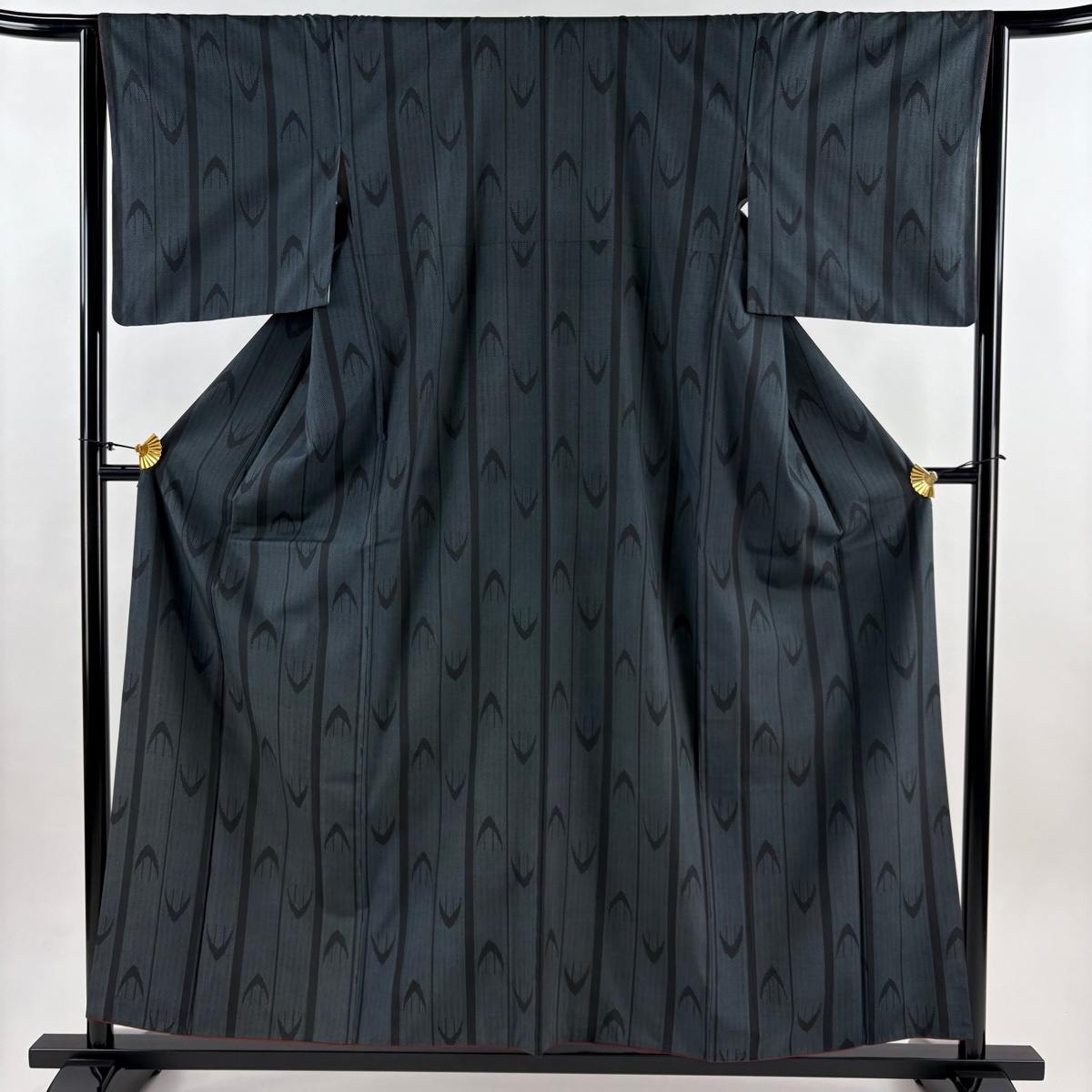 紬 身丈157.5cm 裄丈65cm M 袷 英 縞 幾何学模様 深緑 化繊 秀品 【中古】拍卖