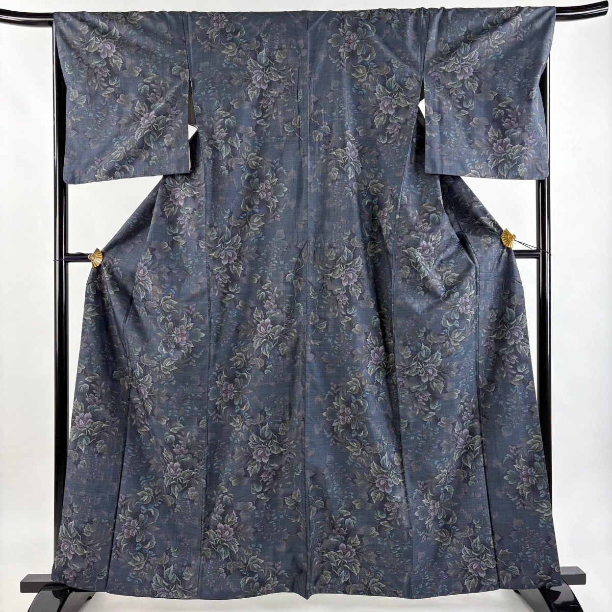 【美品】 紬 身丈161.5cm 裄丈66.5cm M 袷 草花 紺色 正絹 名品 【中古】拍卖