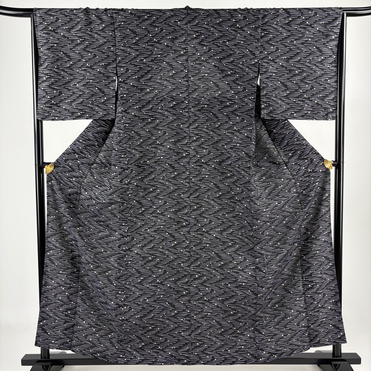 【美品】 小紋 身丈159cm 裄丈66cm M 薄物 松葉 霰 黒 正絹 名品 【中古】拍卖