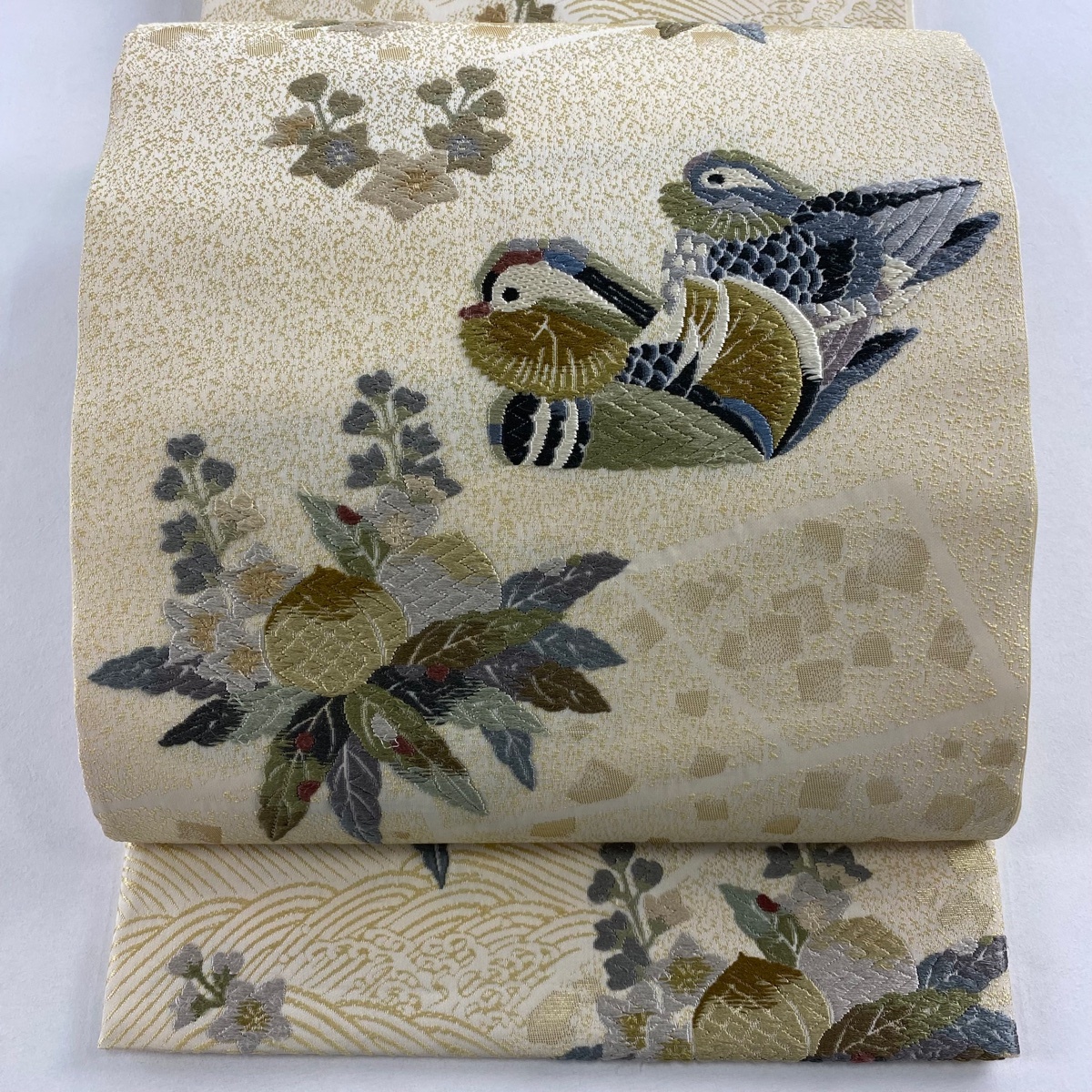 袋帯 名品 鴛鴦 草花 刺繍 箔 ベージュ お太鼓柄 正絹 【中古】拍卖