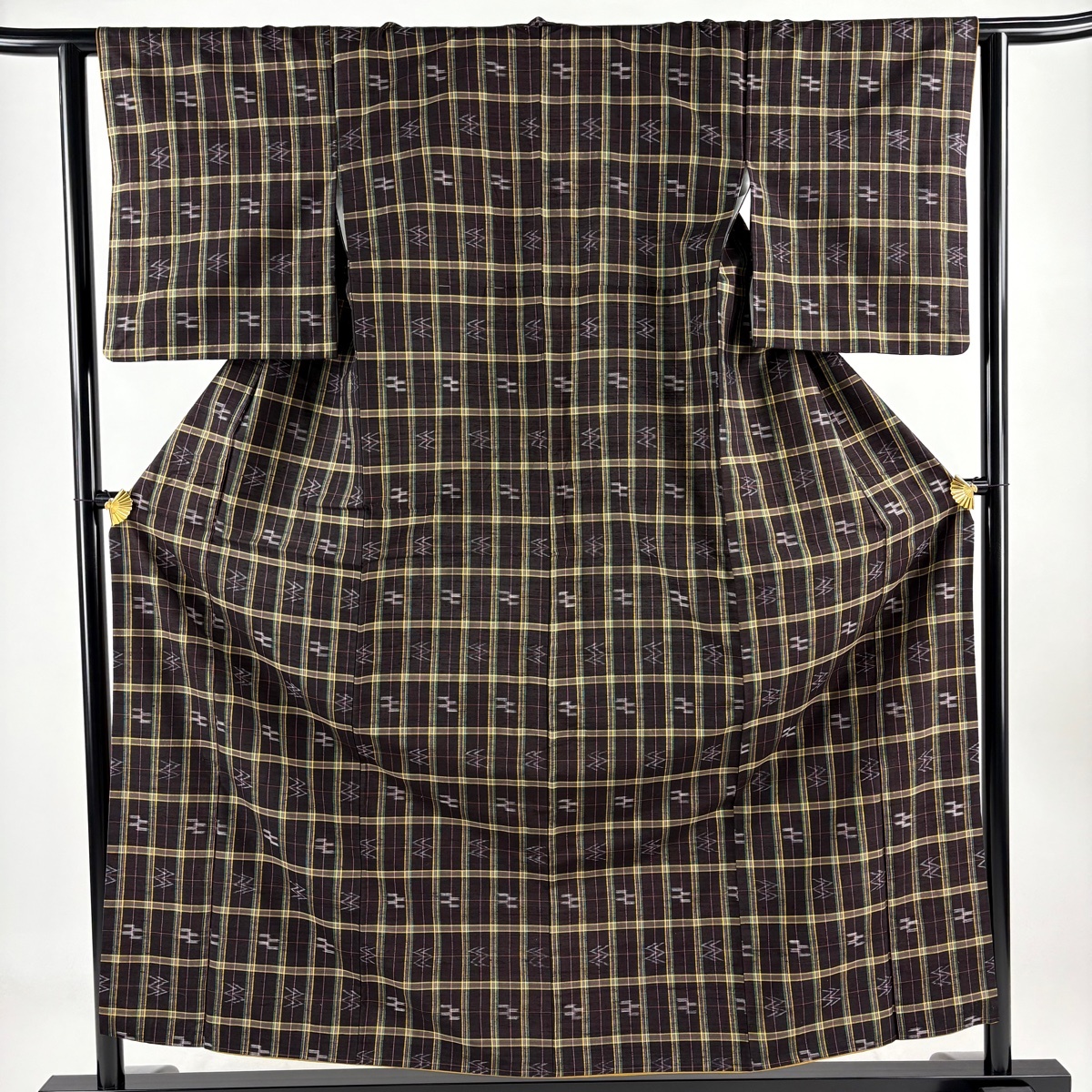 【美品】 紬 身丈156cm 裄丈63cm S 袷 やまと 格子 幾何学 濃紫 正絹 名品 【中古】拍卖