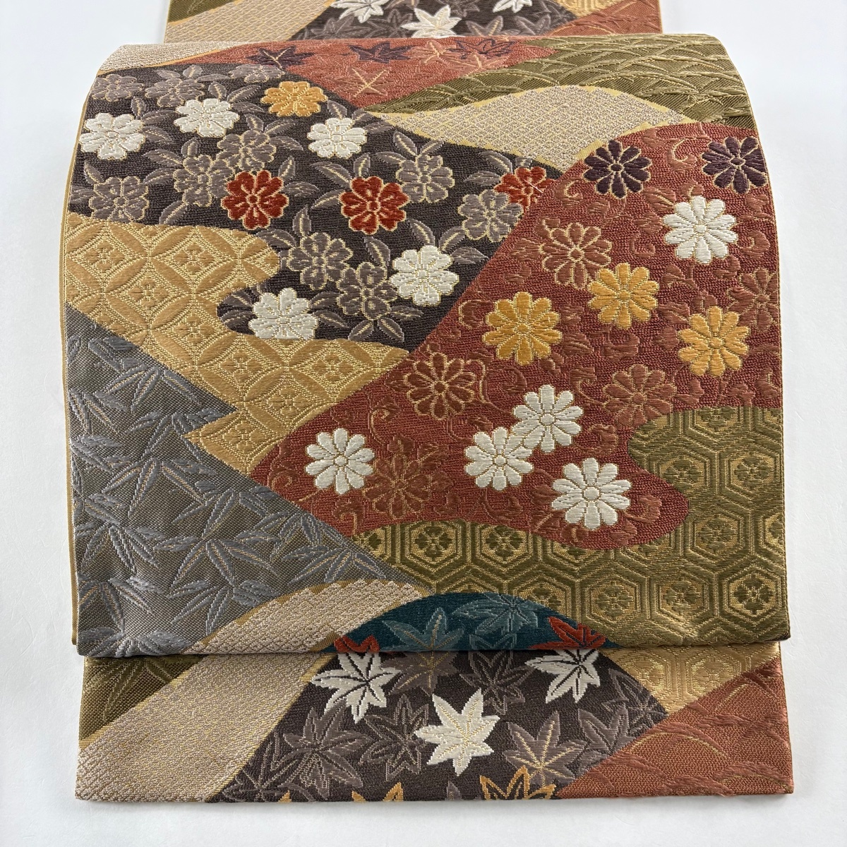 【在庫一掃】 袋帯 美品 名品 花唐草 亀甲 刺繍 箔 黄土色 六通 正絹 【中古】拍卖