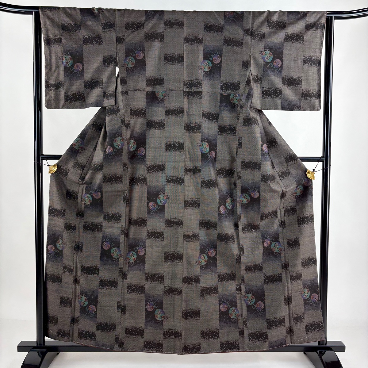 【在庫一掃】 大島紬 身丈159cm 裄丈63cm S 袷 証紙 簪 草花 焦茶色 正絹 美品 名品 【中古】拍卖