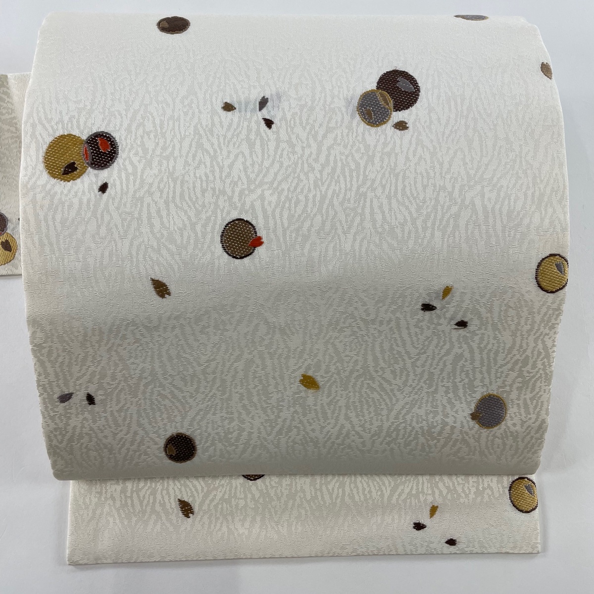 【在庫一掃】 名古屋帯 美品 名品 花びら 丸文 刺繍 クリーム 正絹 【中古】拍卖