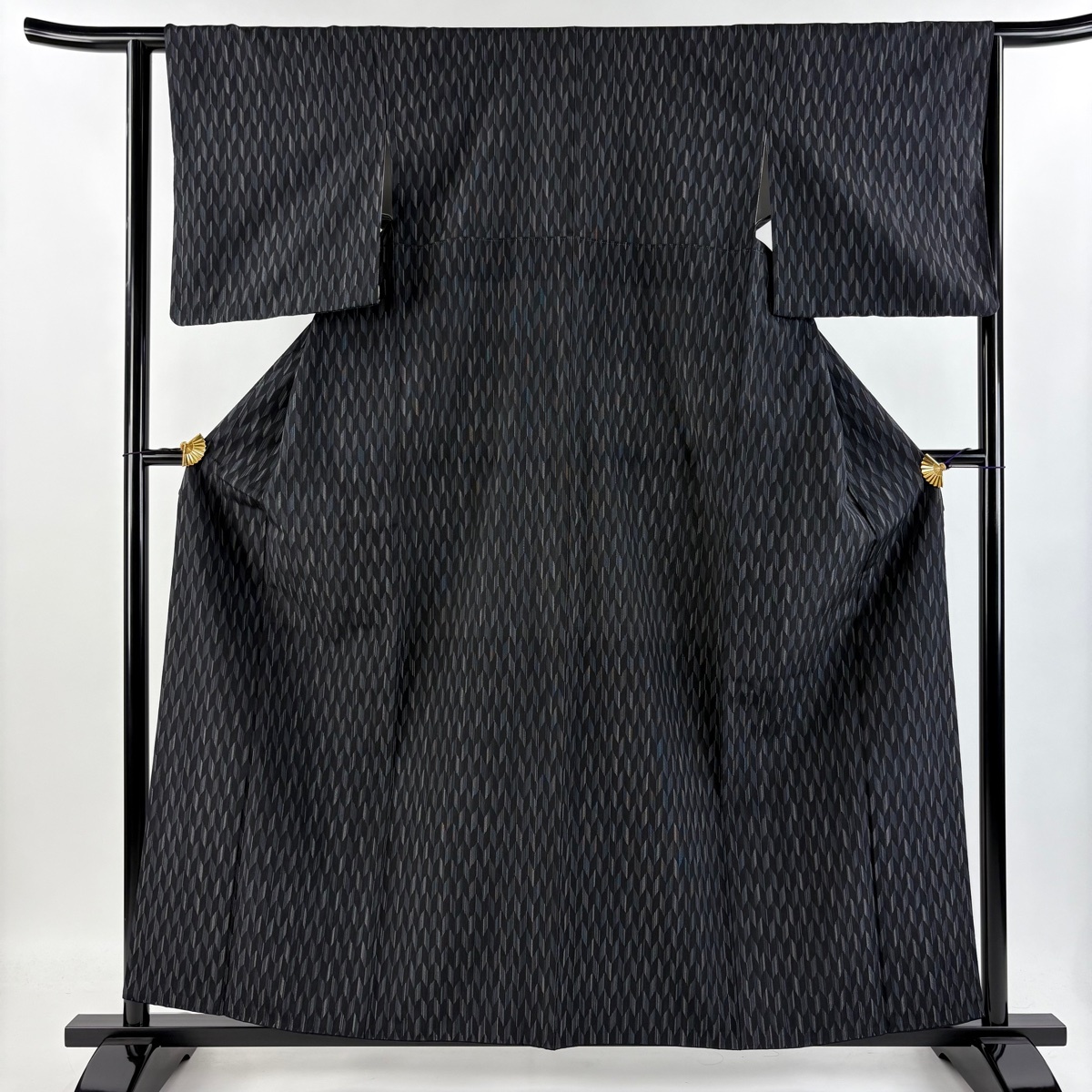 【在庫一掃】 お召 身丈160cm 裄丈63cm S 袷 矢羽 黒 正絹 美品 逸品 【中古】拍卖