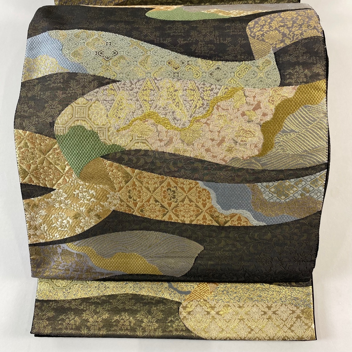 【美品】 袋帯 秀品 草花 波 箔 唐織 黒灰 六通 正絹 【中古】拍卖