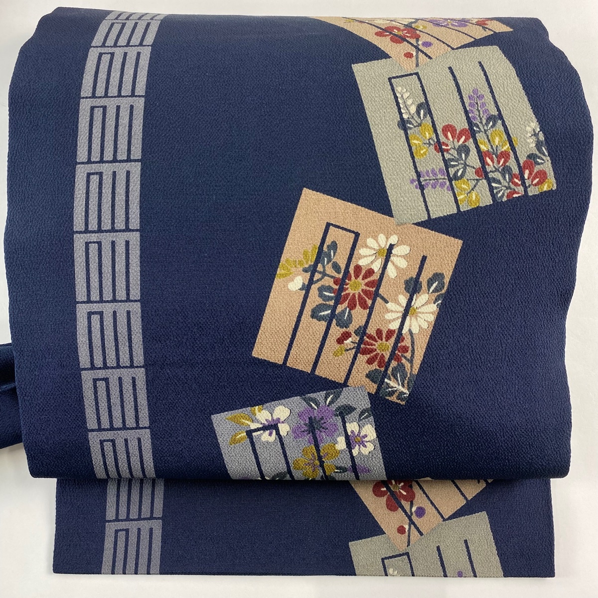 【美品】 名古屋帯 秀品 源氏香 草花 縮緬 濃紺 正絹 【中古】拍卖