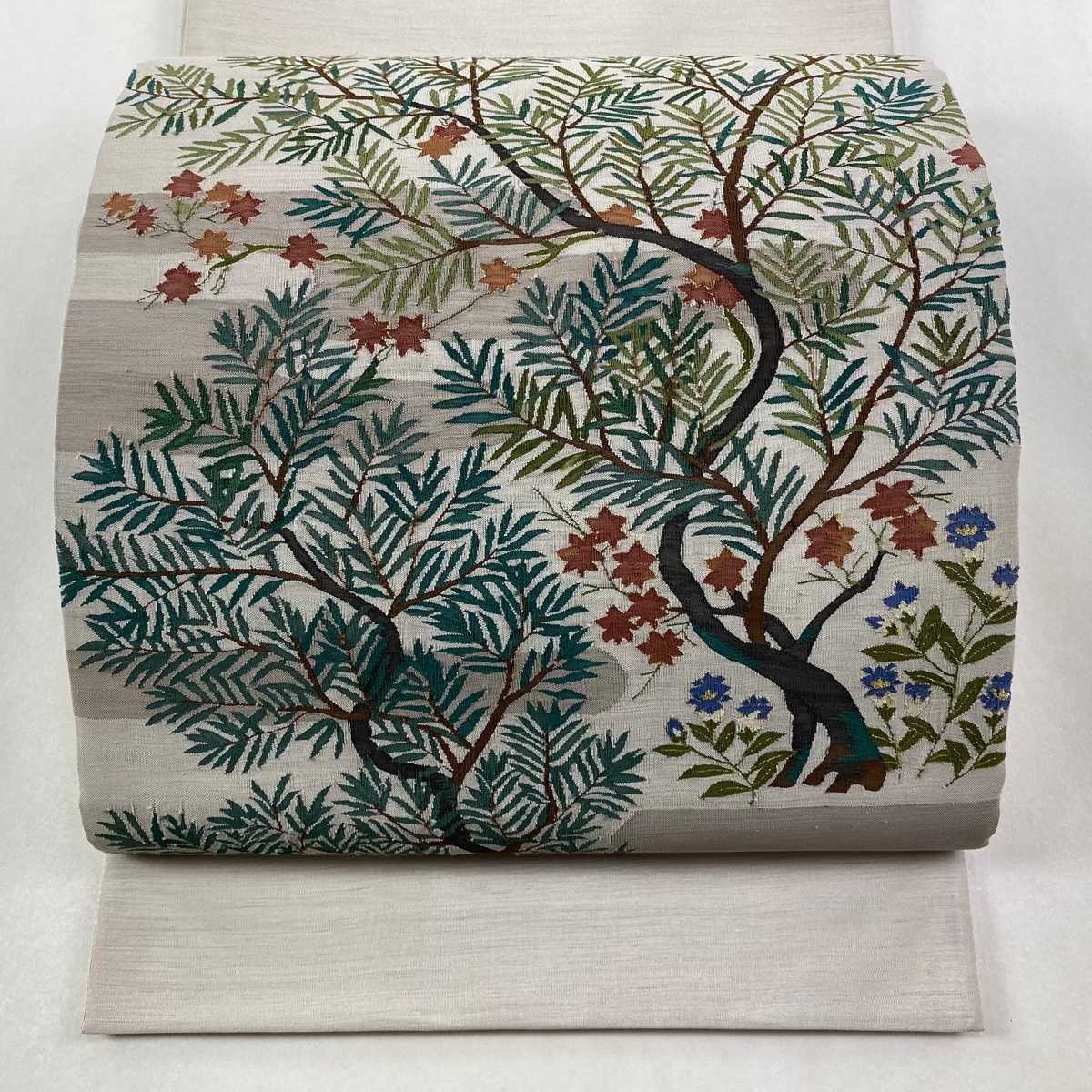 袋帯 逸品 樹木 ヱ霞 金糸 灰色 お太鼓柄 正絹 【中古】拍卖