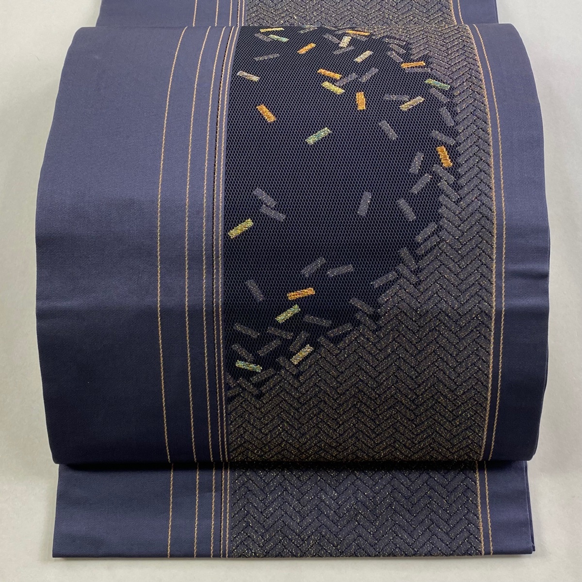 開き名古屋帯 優品 桧垣文 金糸 箔 灰紫 正絹 【中古】拍卖