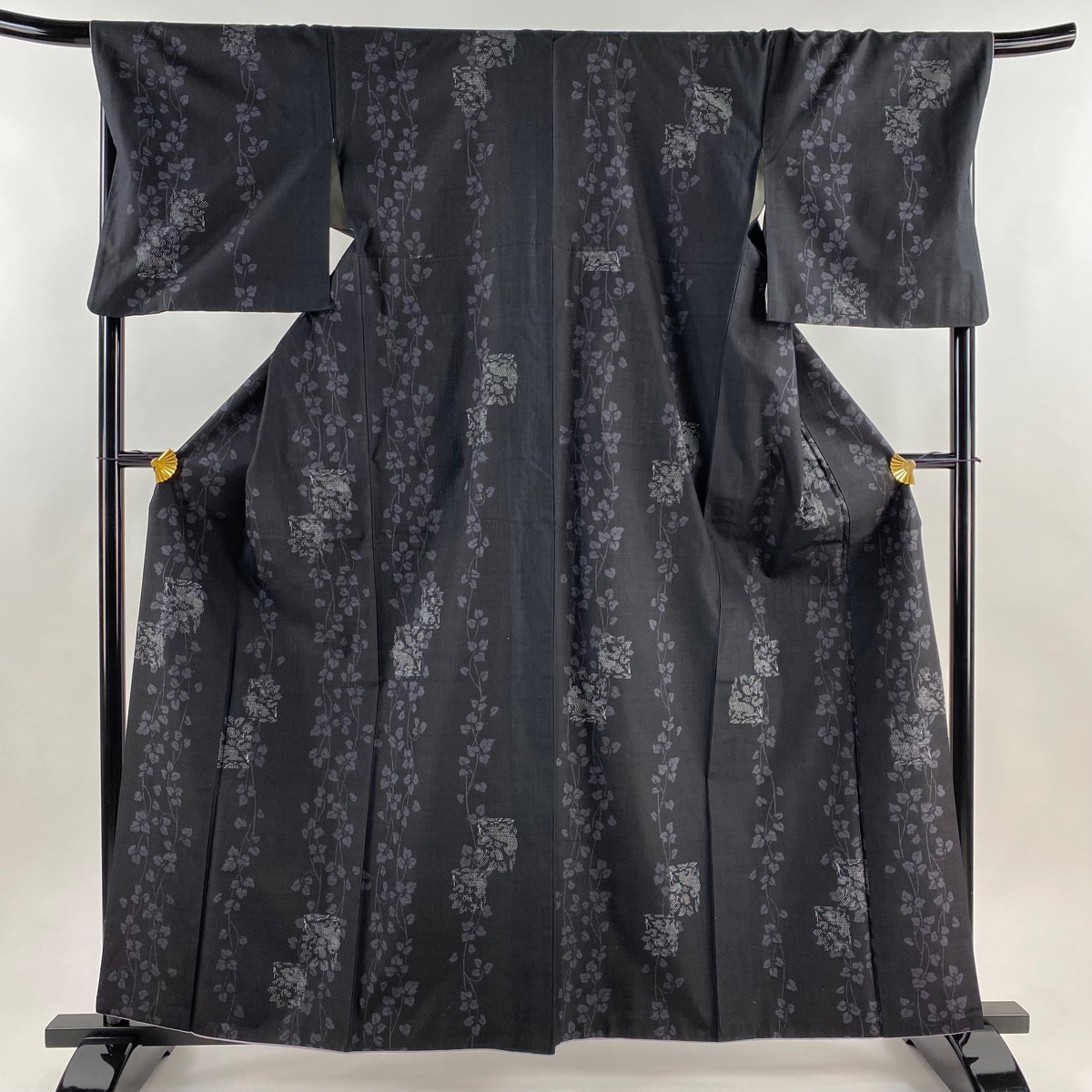 【美品】 結城紬 身丈160.5cm 裄丈70cm L 袷 証紙 花兎 蔦 黒 正絹 名品 【中古】拍卖