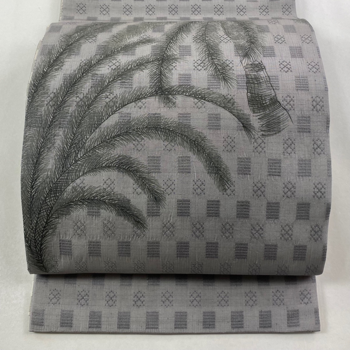 【美品】 袋帯 逸品 紬地 椰子 変わり市松 花織 灰色 お太鼓柄 正絹 【中古】拍卖